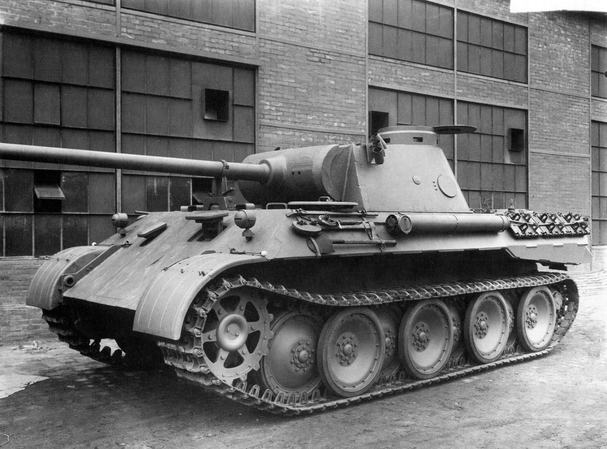 Но первые январские Pz.Kpfw.Panther уже имели индекс Ausf.D.