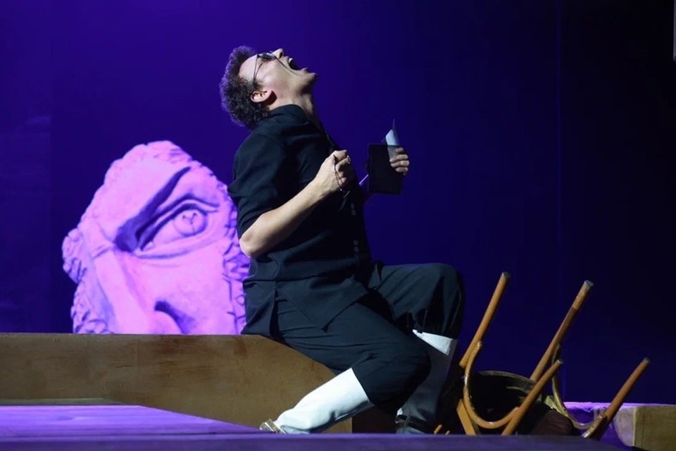    Спектакль «Белая гвардия» в театре драмы им. Шукшина Олег УКЛАДОВ