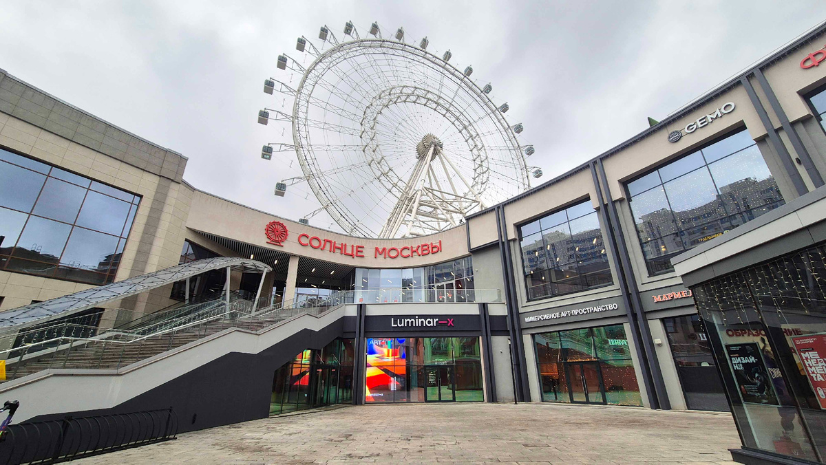 Пространство Luninar работает в комплексе "Солнце Москвы" рядом с самым большим колесом обозрения столицы, многочисленными ресторанами и павильонами ВДНХ