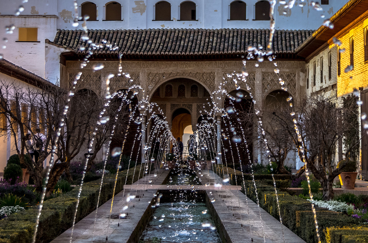 Фонтаны Хенералифе https://es.wikipedia.org/wiki/Generalife