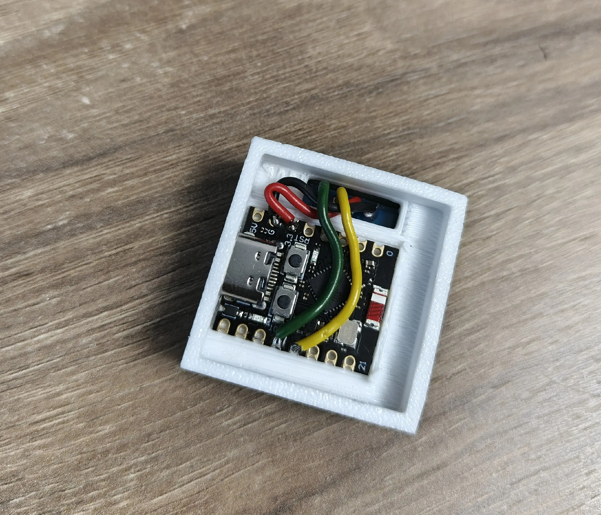 сборка в корпусе esp32 и oled дисплея