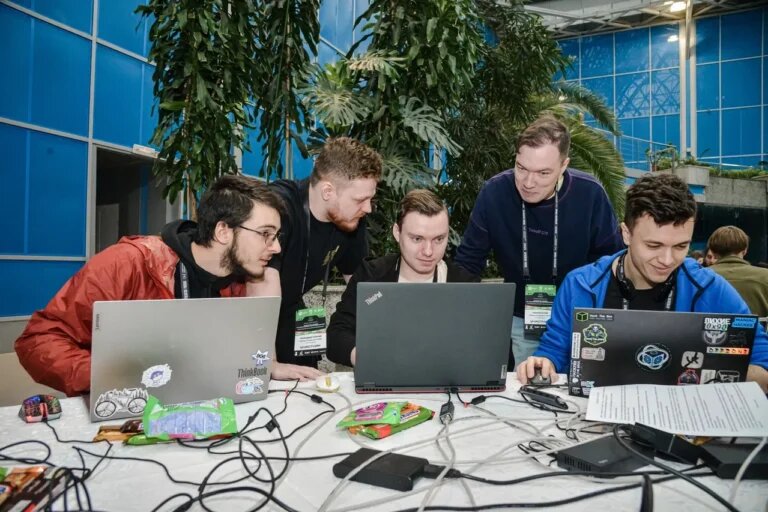    В Оренбурге проходит Чемпионат и Первенство России по спортивному программированию Антон Пичурин