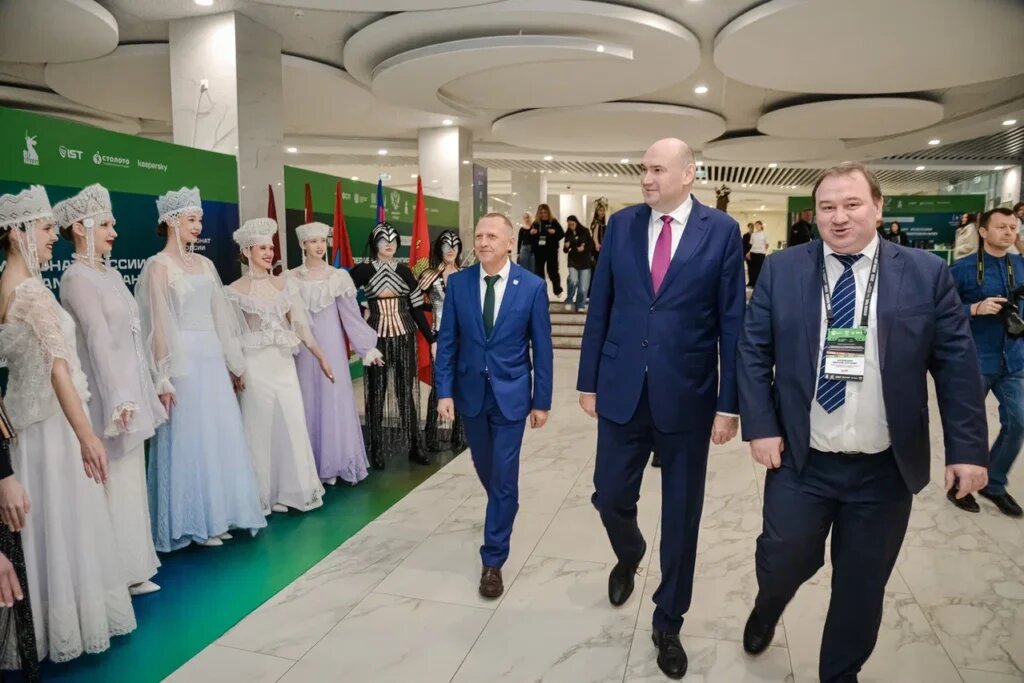    В Оренбурге проходит Чемпионат и Первенство России по спортивному программированию Антон Пичурин