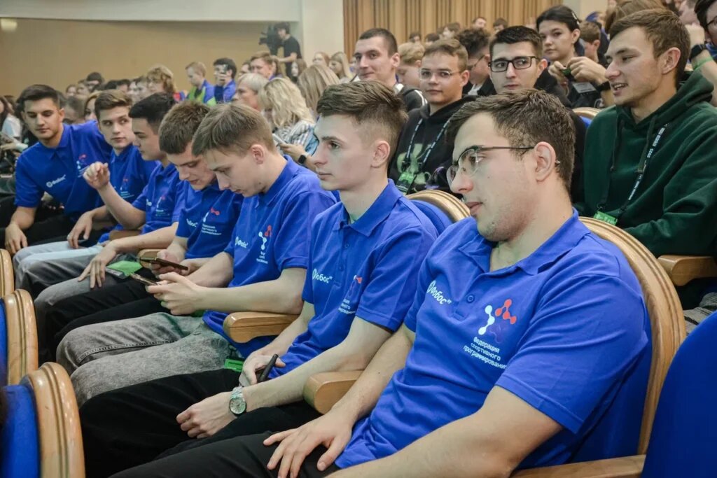    В Оренбурге проходит Чемпионат и Первенство России по спортивному программированию Антон Пичурин