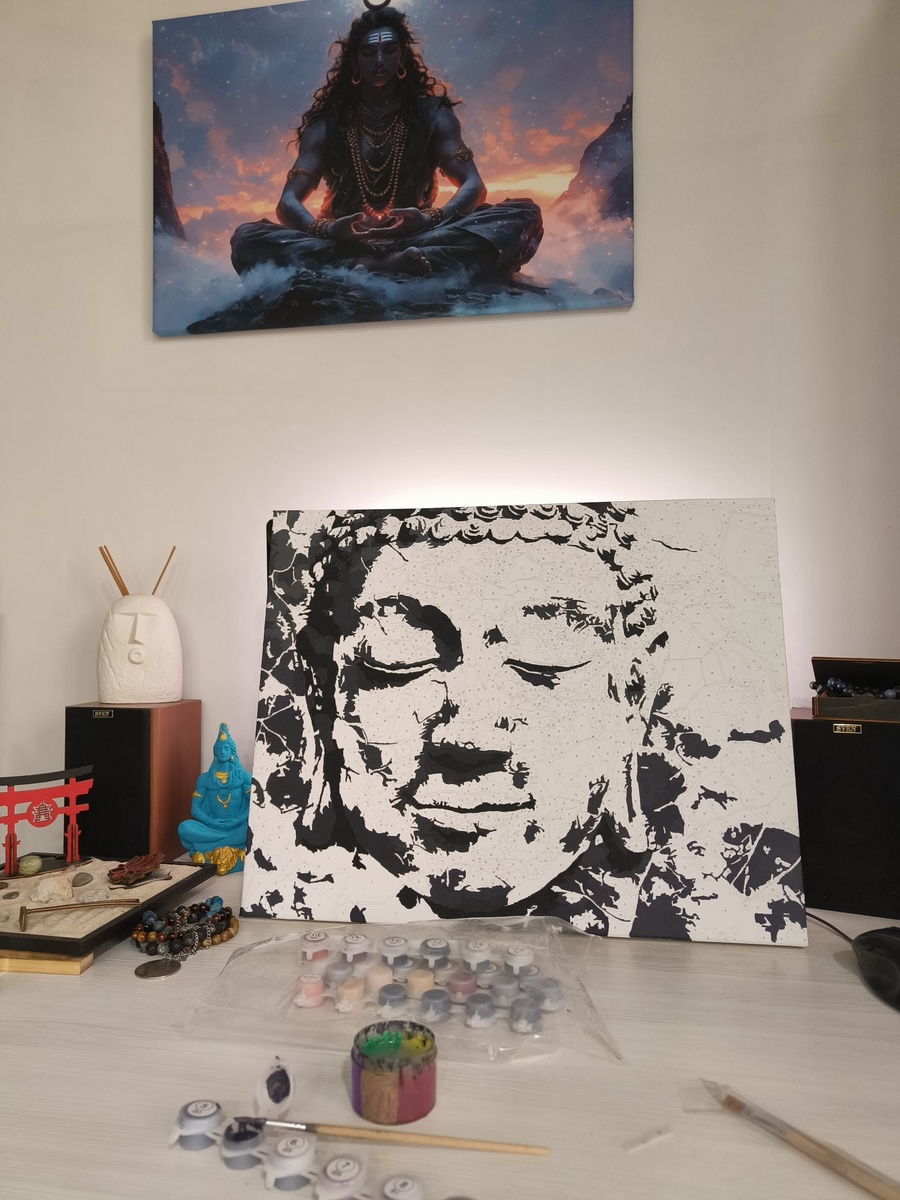 Чистил телефон от ненужных фоток и наткнулся на эту. В какой-то момент я думал, что у меня стоят не сочетаемые атрибуты. 2 веры разные. Какого моё удивление было, когда я понял, что тантра - объединение 2 разных религий (буддизм и индуизм). Пазл сложился сам, специально я его не собирал)) во всяком случае не осознанно. Считается, что эзотерике и духовности не обучаются на Земле. Мы только вспоминаем то, что нам даровано. Цель всего путешествия - несмотря на все преграды вспомнить кто мы есть на самом деле, объединиться со своим духом и силой. Канал "путь к себе" я назвал тоже не совсем осознанно. Не планировал писать о тантре и делать какое-то обучение, меня сюда привели, значит тут моё место 🙏t.me/celitel74