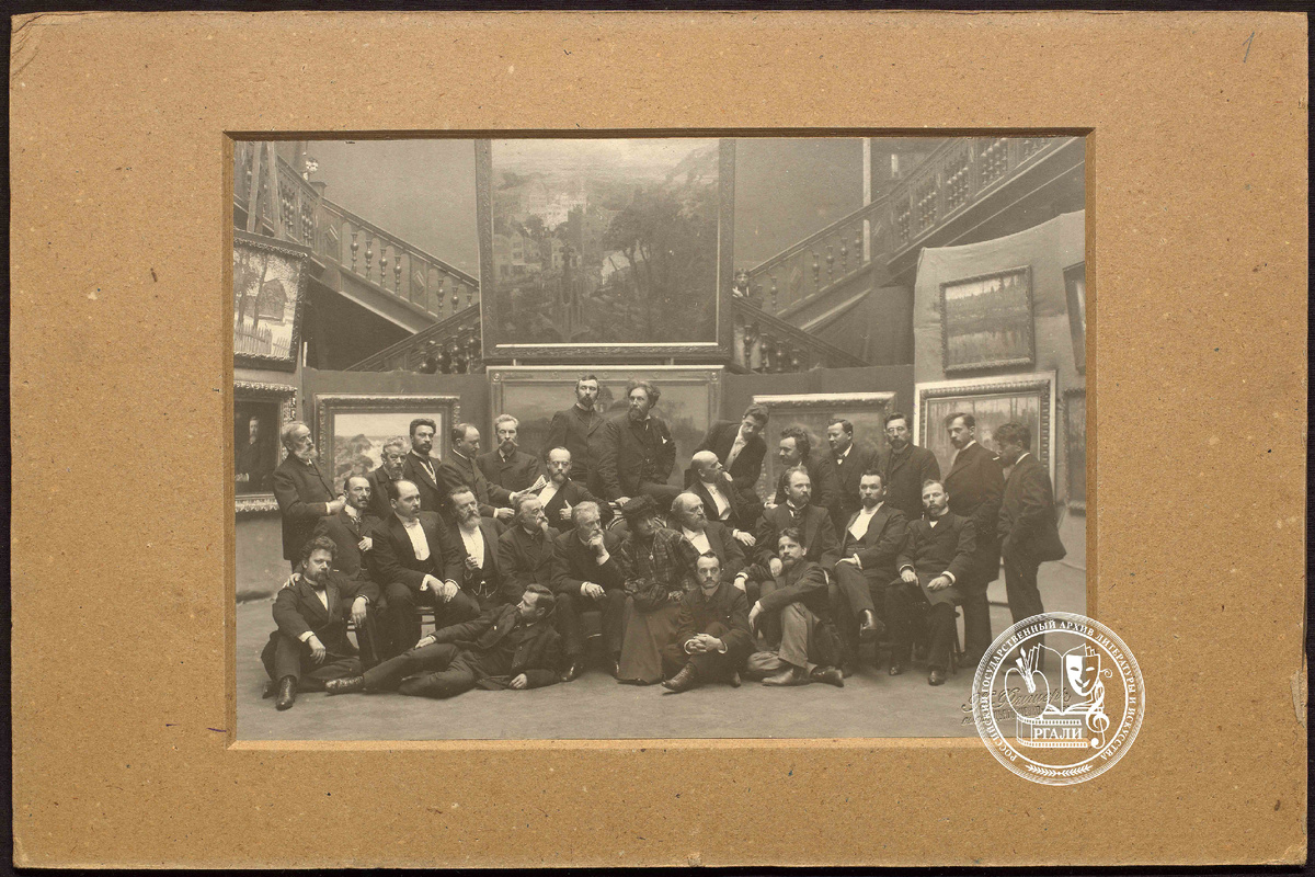 Фотография группы членов Товарищества передвижных художественных выставок. Не ранее 1871 г. РГАЛИ Ф. 772. Оп. 1.