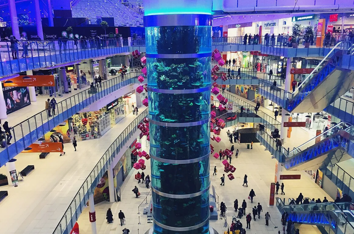ТЦ «Авиапарк». Источник: https://commons.m.wikimedia.org/wiki/File:Aquarium_at_AviaPark_Moscow_(2).jpg