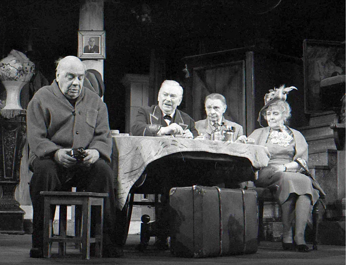 Сцена из спектакля «Соло для часов с боем», легенды МХАТ Алексей Грибов, Михаил Яншин, Марк Прудкин, Ольга Андровская