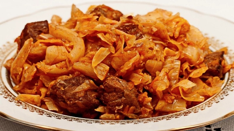 Тушеная капуста с мясом