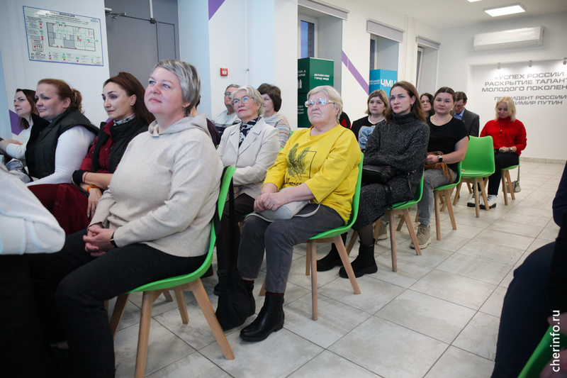    Встреча общественников прошла в Череповце 31 октября. Гостям показали город, потом состоялся круглый стол.