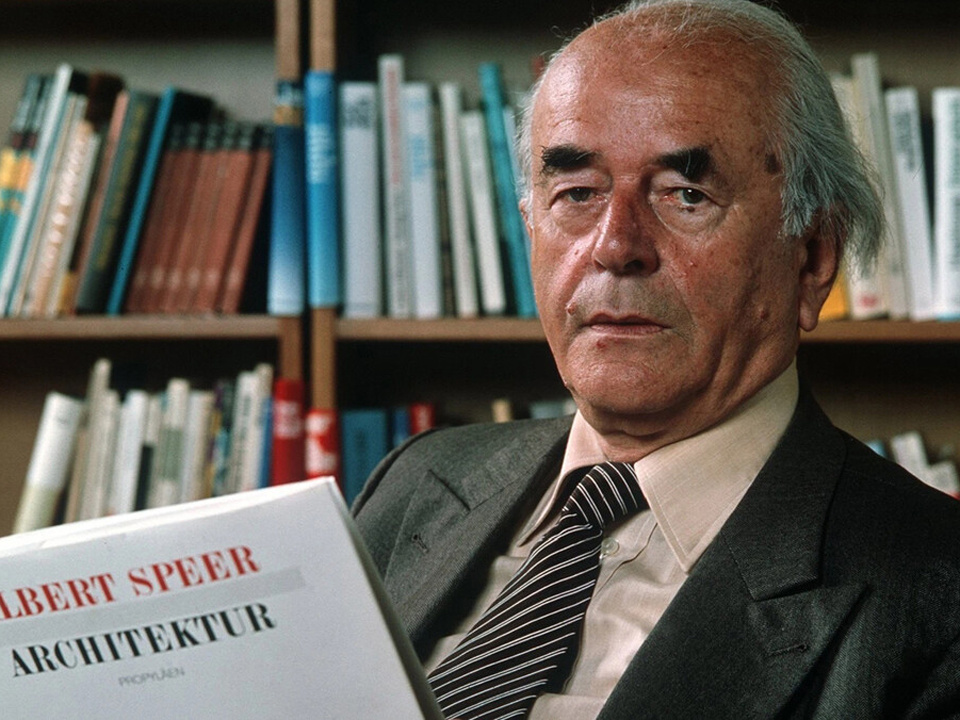 Альберт Шпеер (нем. Albert Speer) — немецкий архитектор, государственный деятель периода национал-социализма, личный архитектор Гитлера, рейхсминистр вооружения и военного производства (1942–1945). 