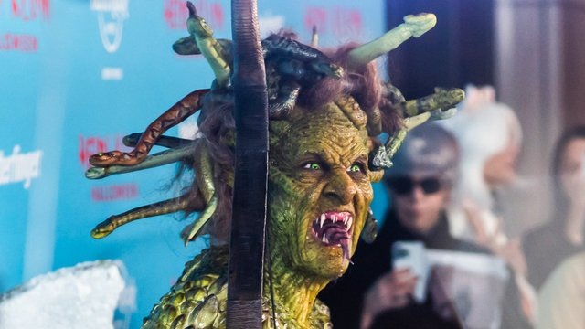 Хайди Клум пришла на Хэллоуин в образе горгоны Медузы