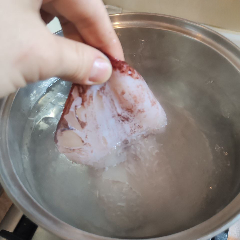 Опускаем в кипящую воду