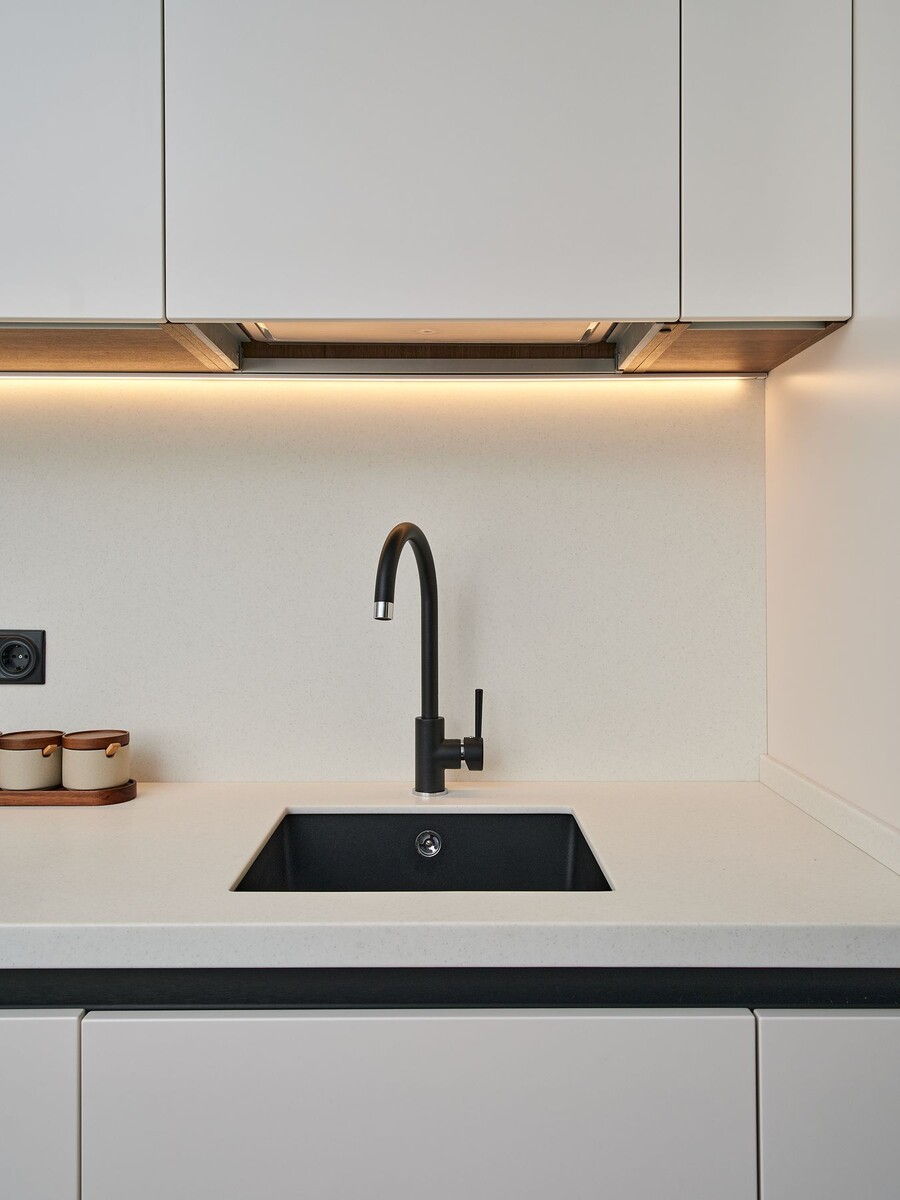 Мойка подстольного монтажа в реализации проекта мебельной фабрики "Мария"