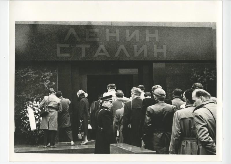 Очередь в Мавзолей.
Дмитрий Бальтерманц, 9 марта 1953 - 31 декабря 1959 года, г. Москва, Красная пл., МАММ/МДФ.