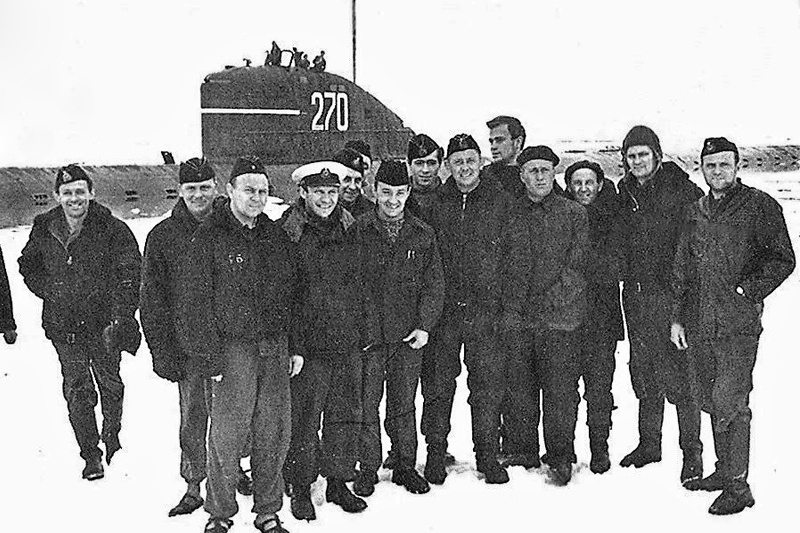 Фото экипажа К-3 после всплытия через лёд в Арктике, найденное в интернете.