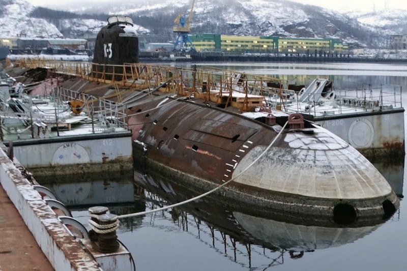 Фото К-3 в доке на понтонах, найденное в интернете.