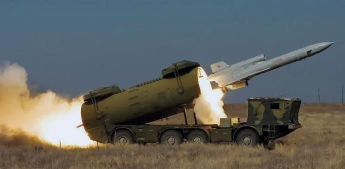 Ту-143 "Рейс": дальность 150 км, масса 1,2 т.