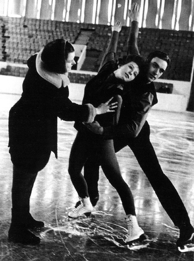 Иди на каток, помогай своим друзьям. Бери детей — и, если будешь хорошо работать, будешь счастлива всю жизнь