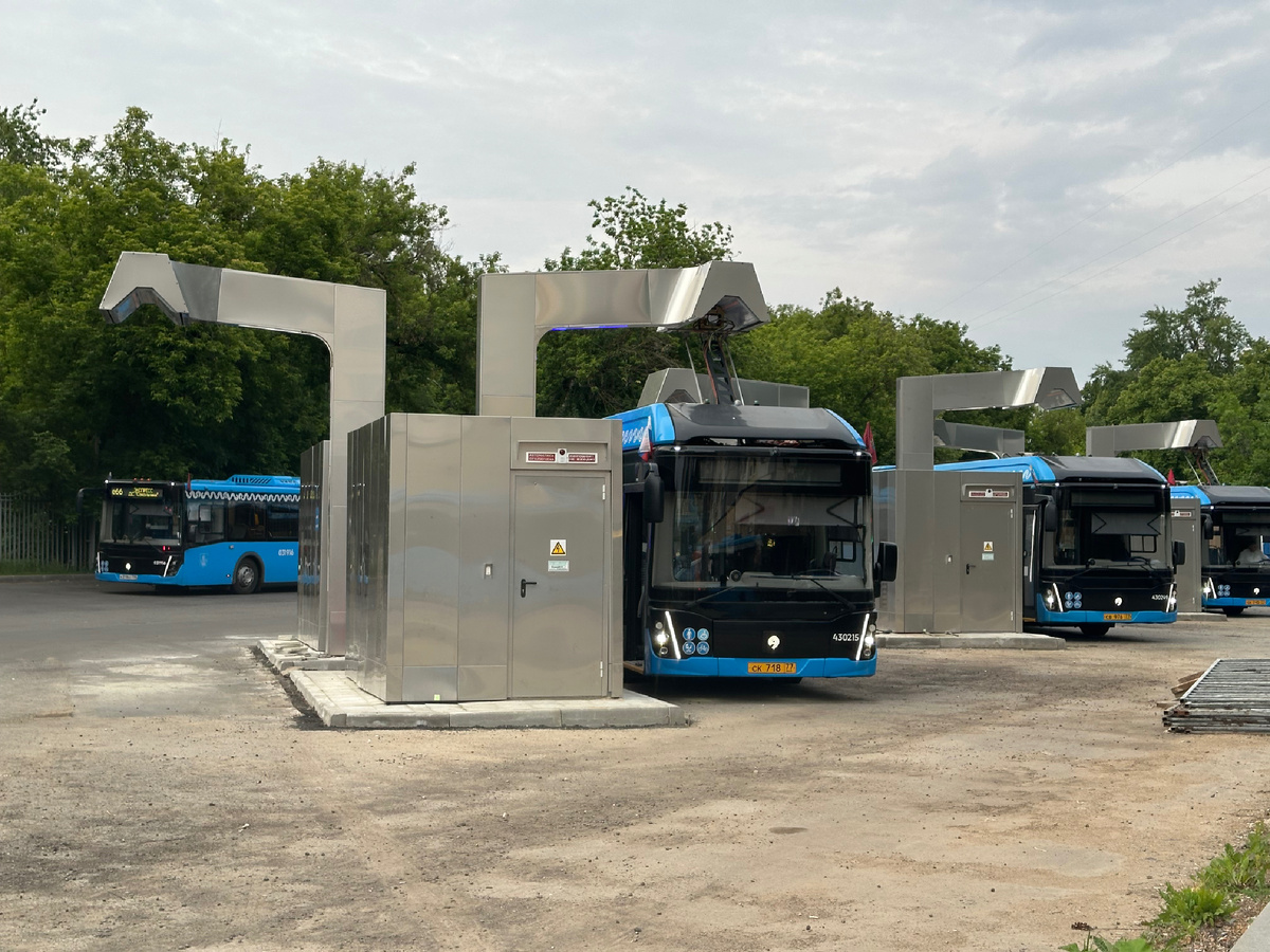 Рандомные мои фото. Так заряжаются электробусы в Москве 