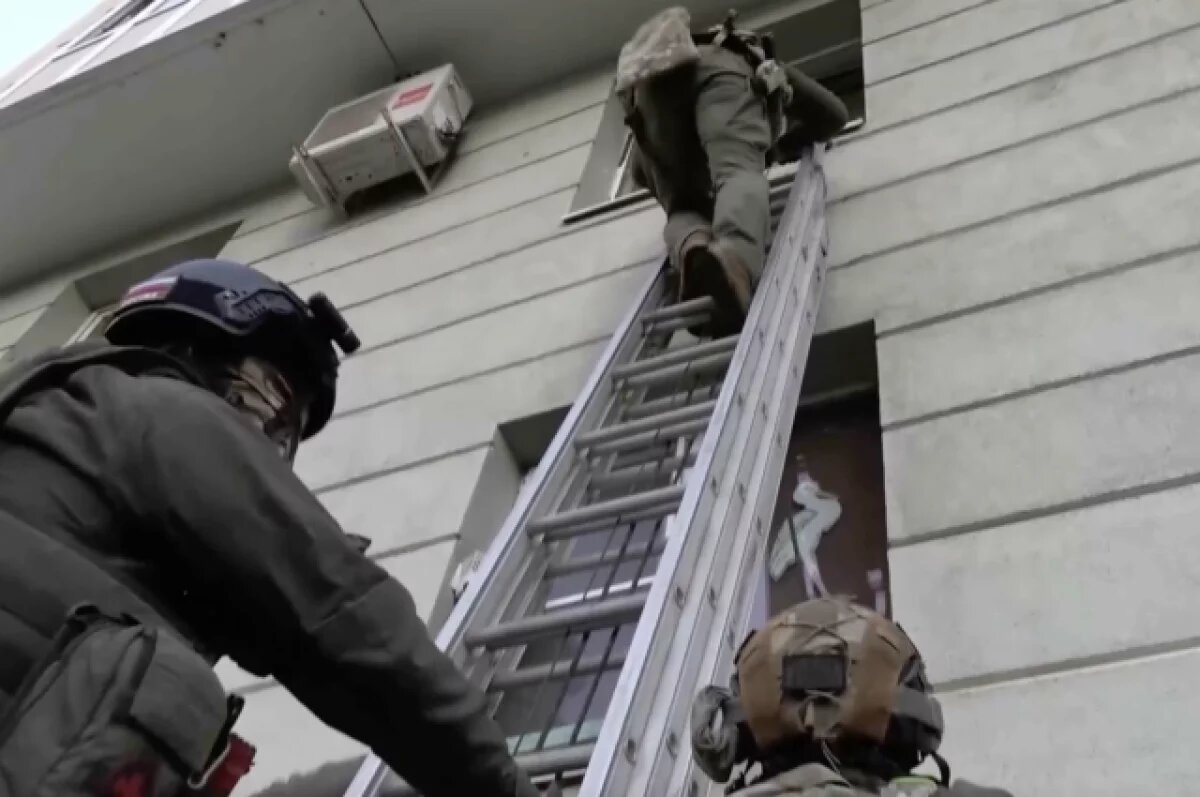    У петербуржцев во время обысков нашли 9 килограмм наркотиков