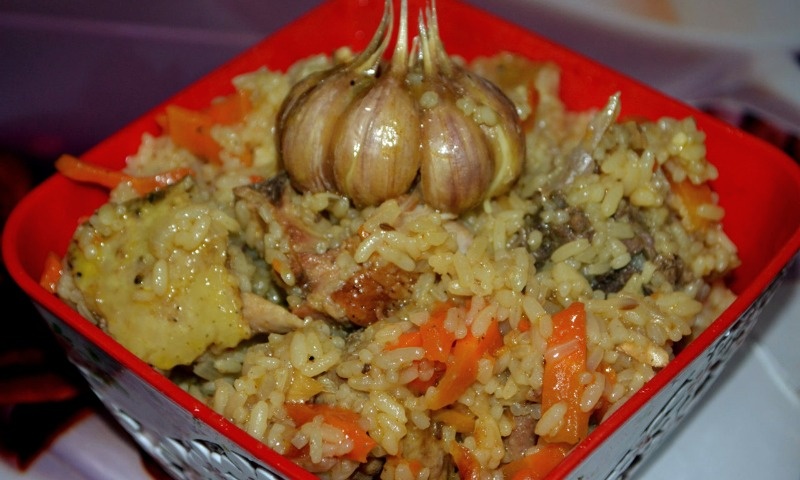 Готовый плов из курицы