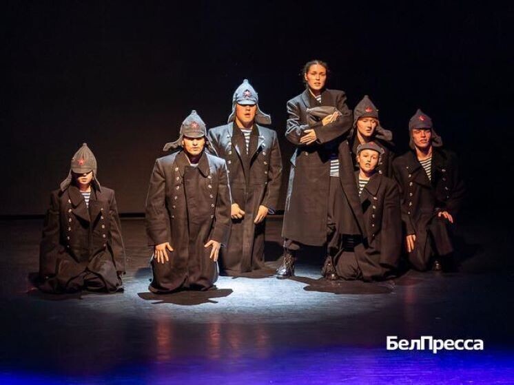     Пограничное искусство: артисты Белгорода и Курска показали спектакль «Мальчиш-Кибальчиш», Фото: Алексей Дацковский/БелПресса