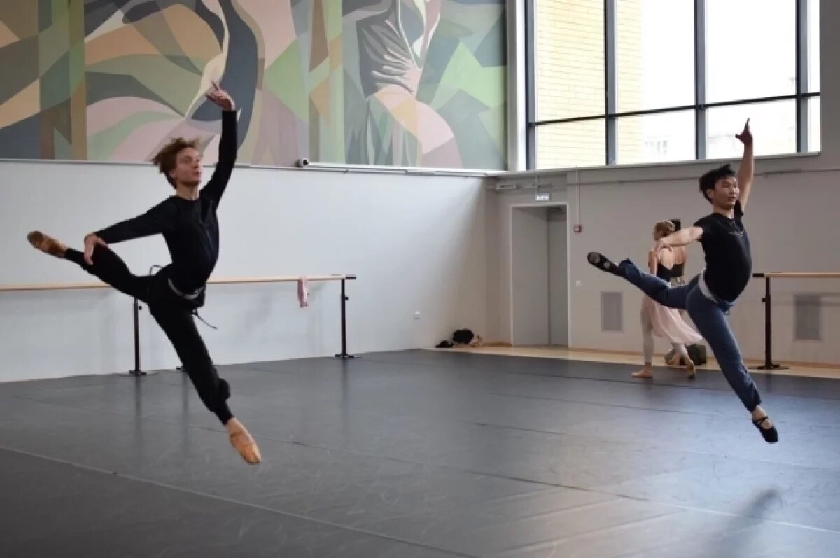    Балетные репетиции уже идут полным ходом, до первого гала-концерта нового рязанского театра остались считанные дни.