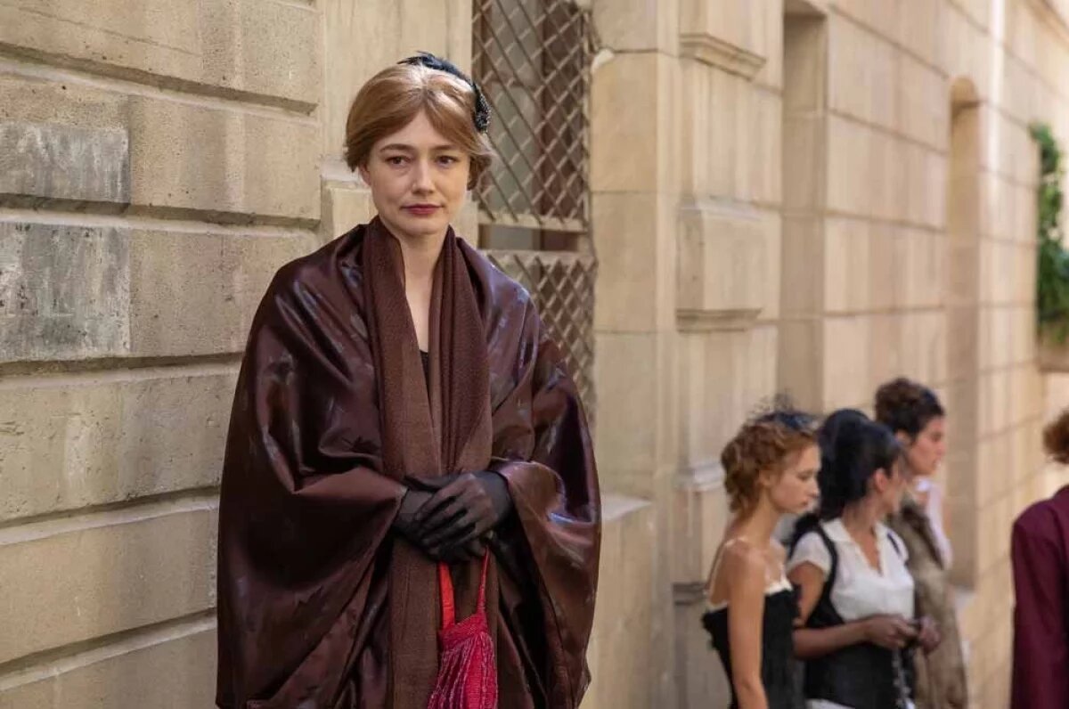    Вдова русского барона Екатерина Дикова (Оксана Акиньшина), вынужденная стать девушкой лёгкого поведения, чтобы прокормить сына.