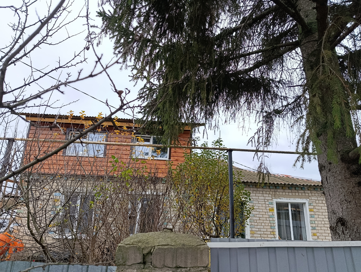 Справа первая квартира, а у нас вторая) 