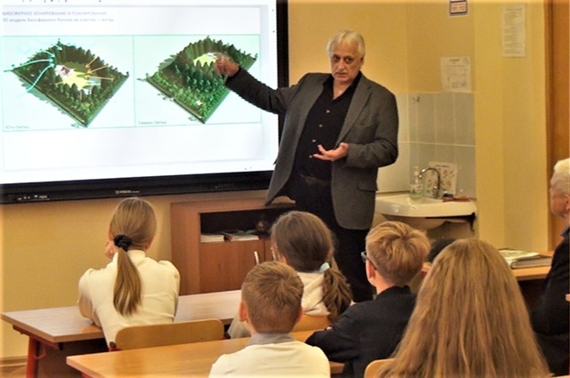 Биосферный архитектор, академик - Горохов Ю.И.