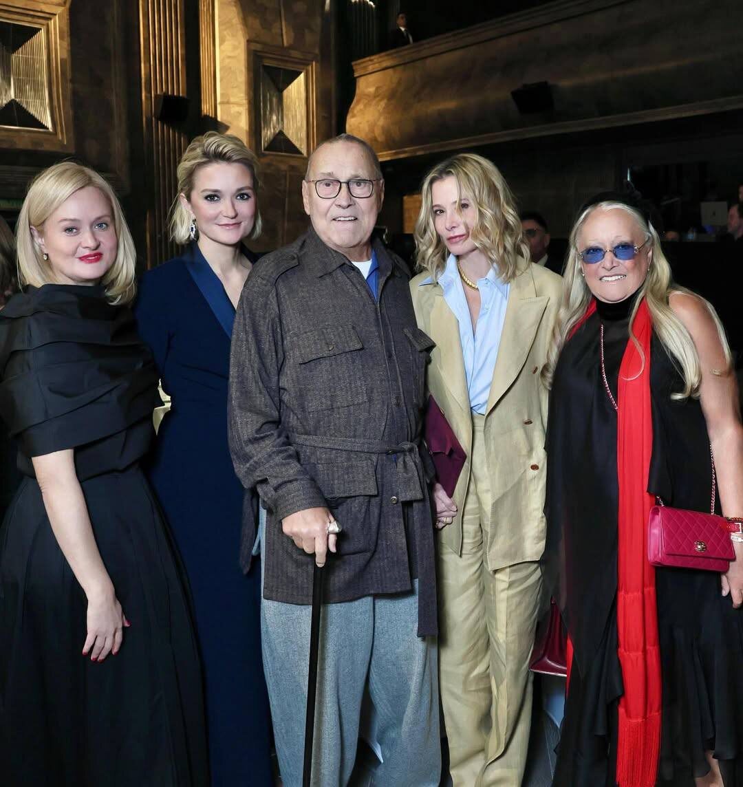 Анна, Надежда и Татьяны Михалковы с Андреем Кончаловским и Юлией Высоцкой