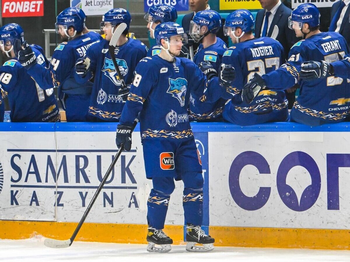    Хоккеисты клуба "Барыс" (на льду – Дмитрий Гурков)© Фото : Пресс-служба "Барыса"