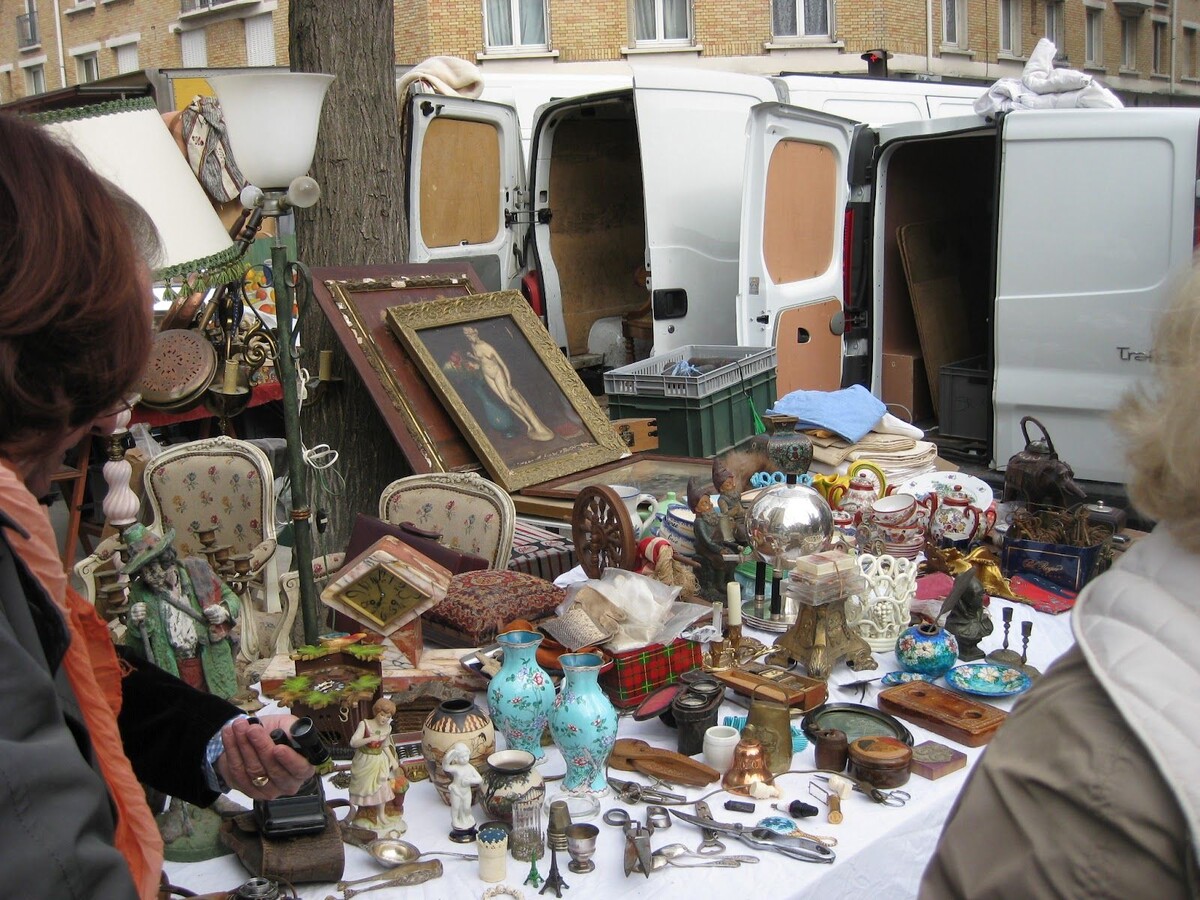 Продать ненужные старые вещи можно в Телеграмм канале https://t.me/Antik_dvij