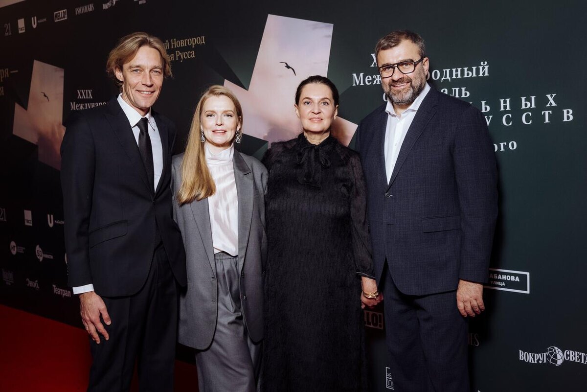    Максим Королев (генеральный продюсер Фестиваля) с супругой Надеждой Королевой и Михаил Пореченков (Народный артист России, Президент Международного фестиваля театральных искусств имени Ф.М. Достоевского) с супругой Ольгой Пореченковой Анна Темерина