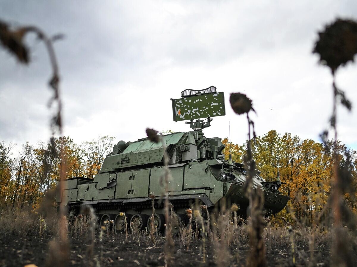    Боевое дежурство экипажа зенитного ракетного комплекса "Тор-М2" группировки войск "Центр" на Красноармейском направлении в зоне СВО© РИА Новости / Станислав Красильников