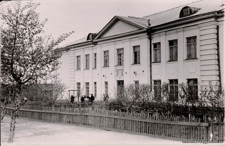 Здание школы №160. 1960 год. Фото с сайта школы.