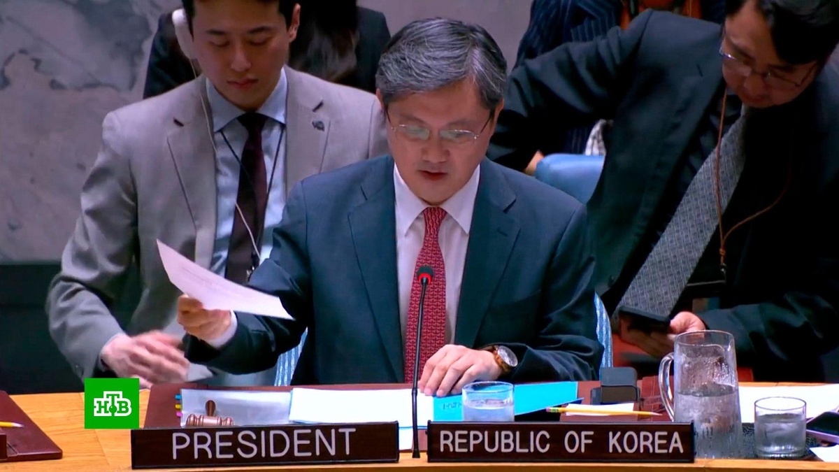    СБ ООН большинством голосов проголосовал за возобновление санкций против Ирана