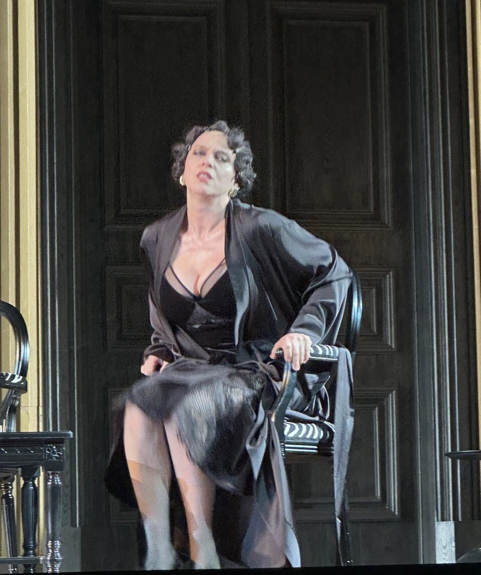 Сцена из спектакля «Игры интересов». Премьера. РАМТ. Фото автора.