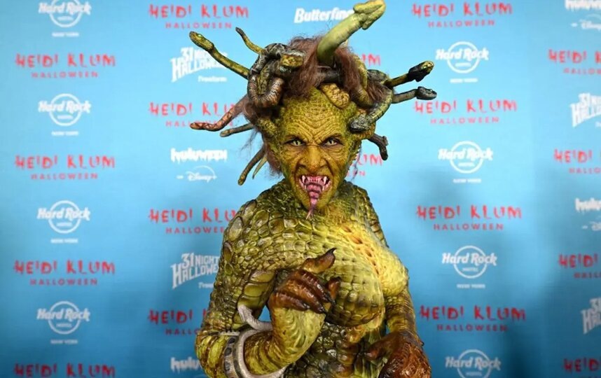    Хайди Клум пришлось нелегко в новом костюме для Хеллоуина.соцсети