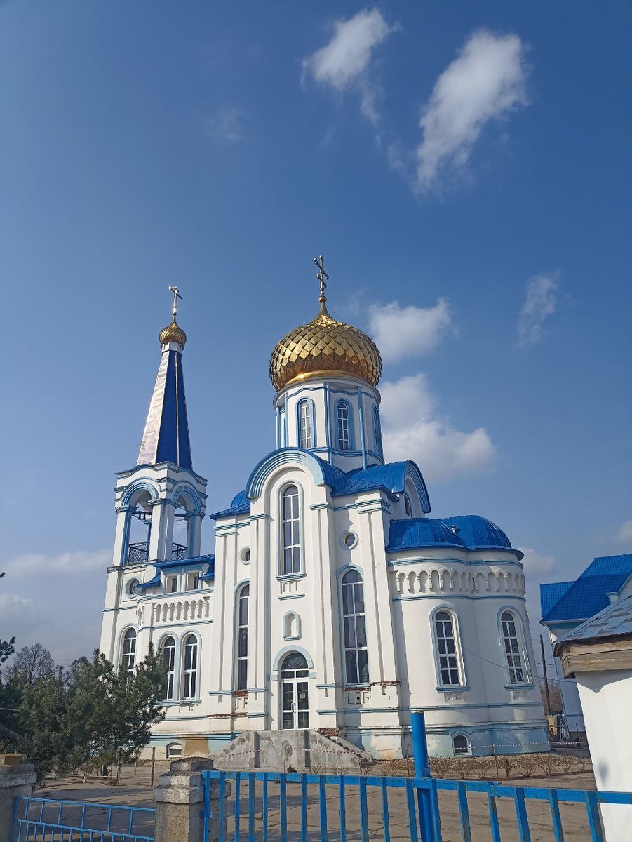 Казанская церковь. Фото из моего архива. Весна 2025 года