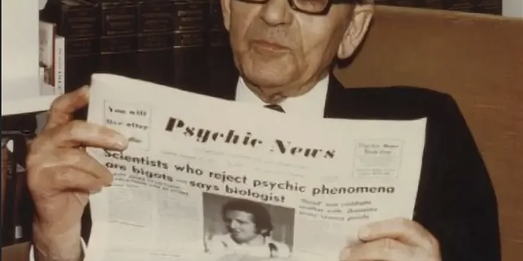 «Вы останетесь тем же человеком, просто без тела». Он утверждает что 40 лет общался с умершими — вот что они "рассказали"