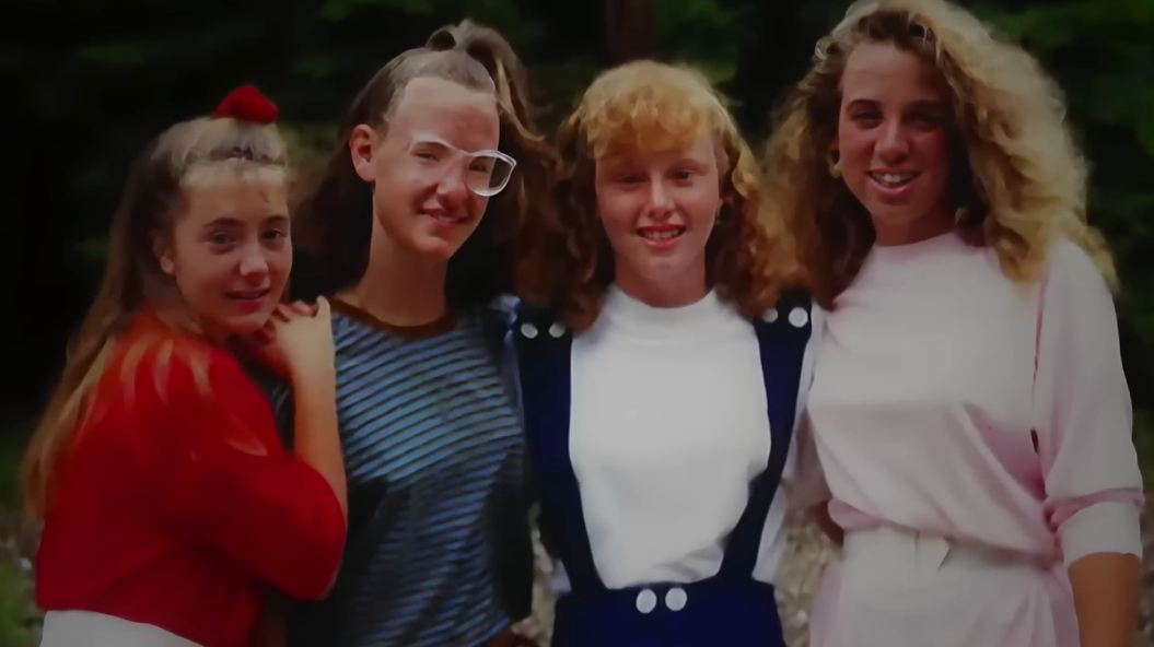 Фотография Стефани с подругами