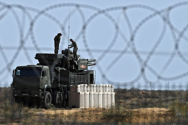 Зенитный ракетно-пушечный комплекс «Панцирь-С» во время командно-штабных учений / Максим Блинов/РИА Новости  