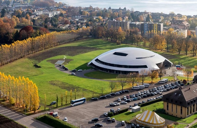 /из доступного фонда Яндекс .Картинки/ Le Rosey — одна из самых престижных частных школ мира. На 420 учеников в школе приходится 120 учителей. В школе учатся дети представителей элиты и правящих королевских фамилий. Здесь получали образование король Бельгии Альберт II, князь Монако Ренье III, наследный принц Люксембурга Гийом. 