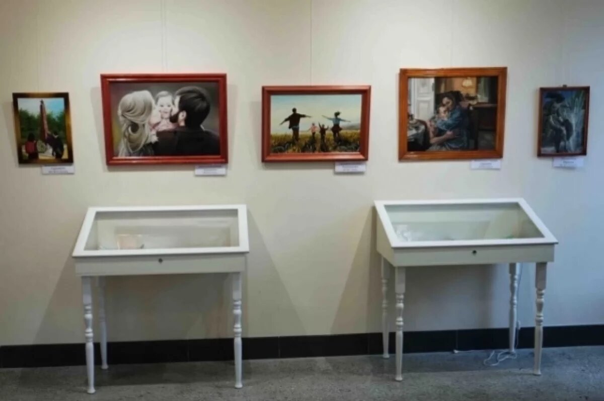    В Петербурге показали картины заключённых о семье