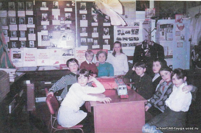 На фото 2005 года Г.И. Валитова и члены группы "Поиск". Фото с сайта школы.