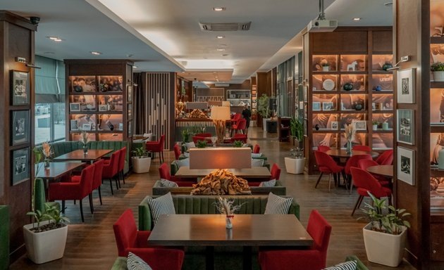 Источник: https://zoon.ru/spb/restaurants/type/biznes-lanch/metro/akademicheskaya/