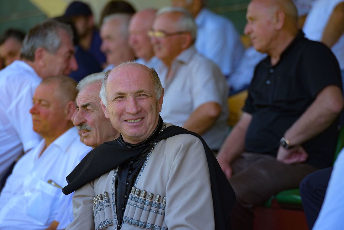 Абхазский поэт Владимир Зантария в черкеске. https://sputnik-abkhazia.ru