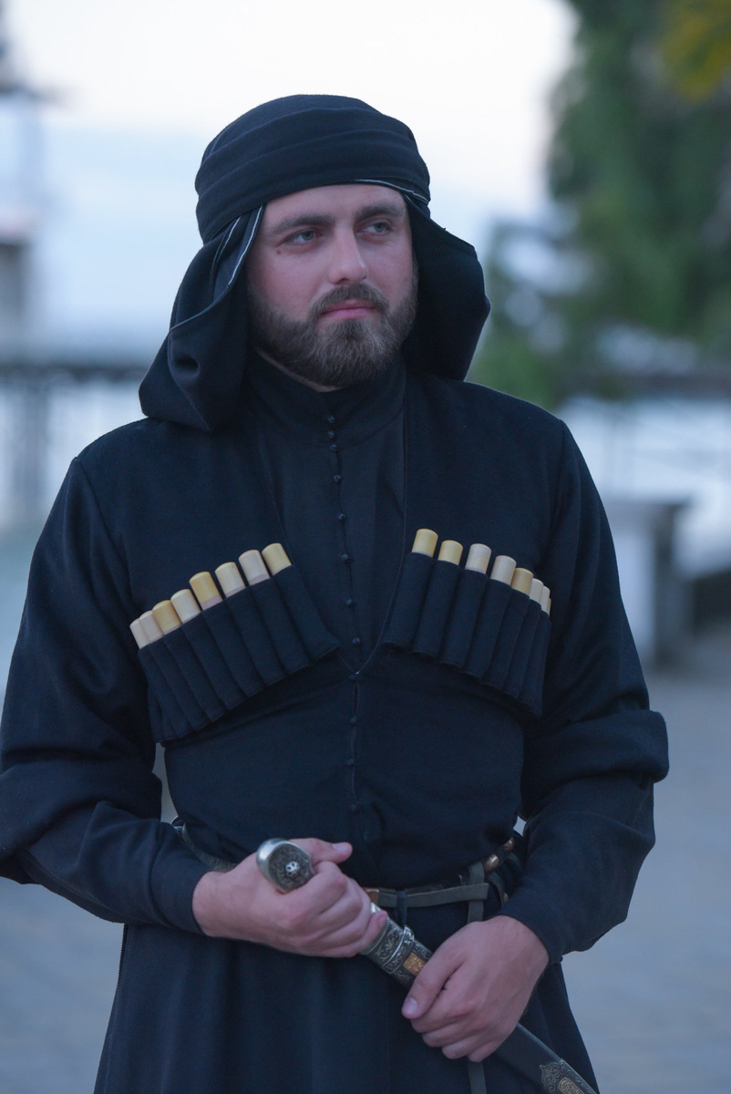 традиционный мужской костюм абхазов. https://abkhazworld.com